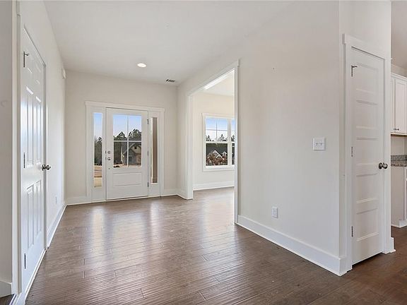 5th image of 398 Dartmore Ln