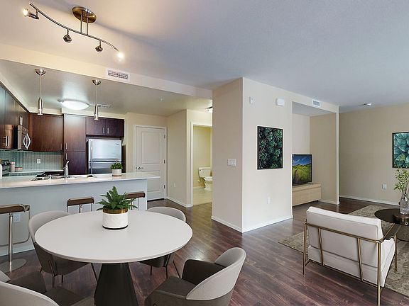 5th image of 299 W Washington Ave #1615