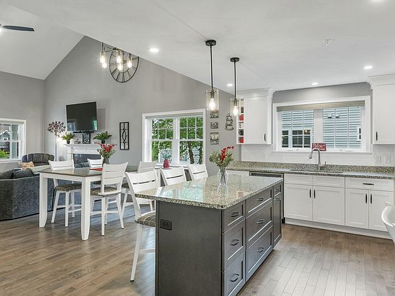 3rd image of 36 Three Ponds Drive