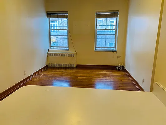 Rented by Bank Neary | media 8