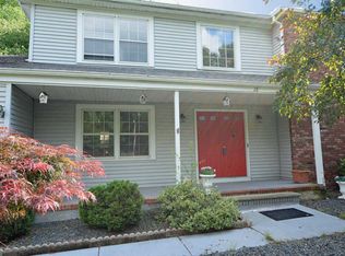 28 Colts Run, Marlboro, NJ 07746