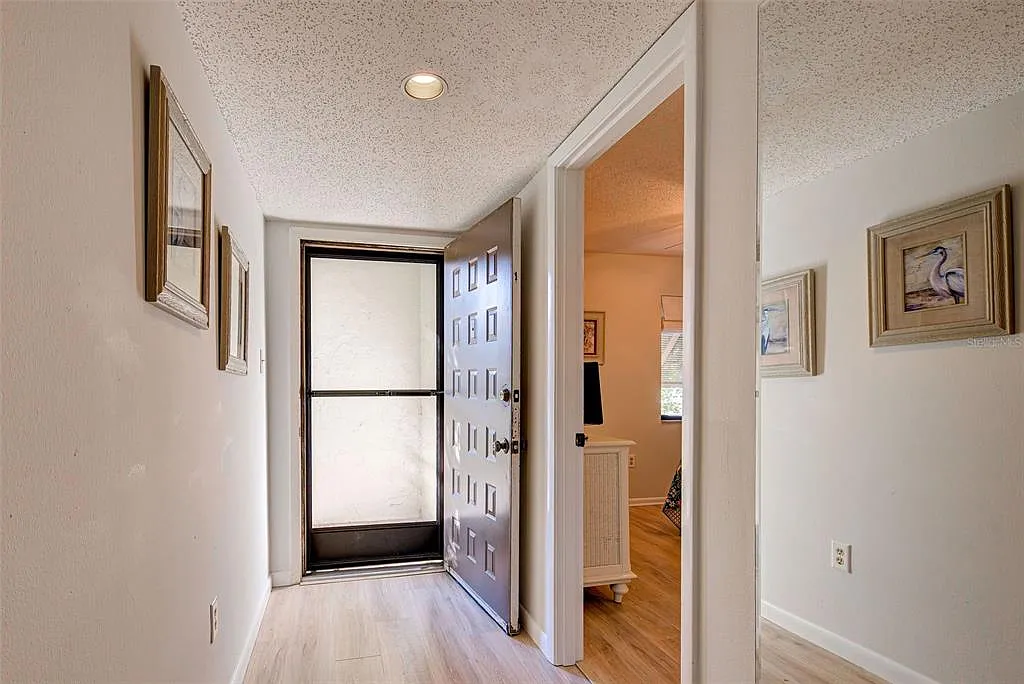 2 bed, 2.0 bath, 1145 sqft, $3,900 — Photo 3