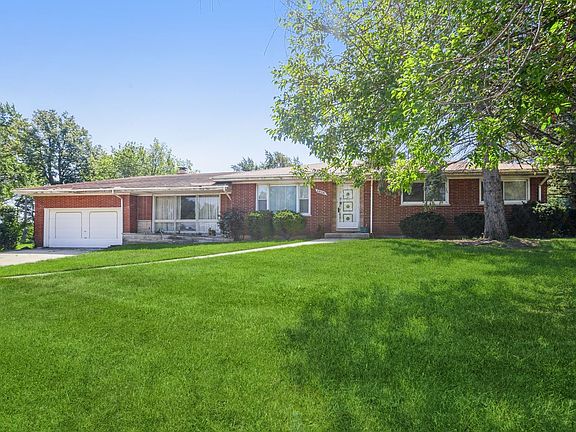 3rd image of 22W241 Woodview Dr