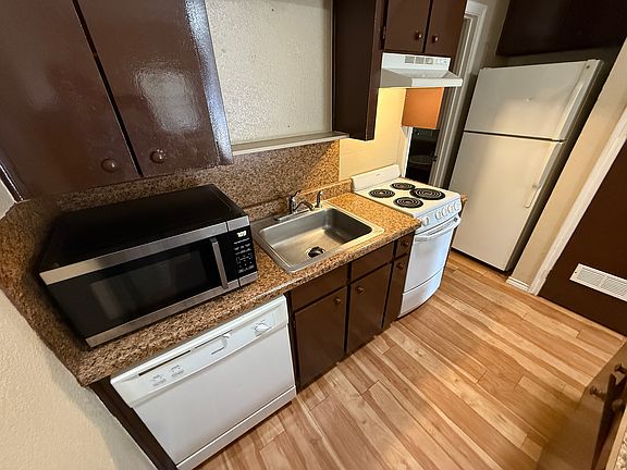 4th image of 520 Bond St APT 5