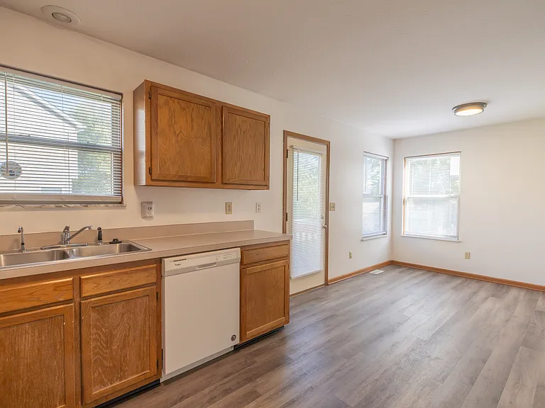 240 Richards Dr — Photo 16
