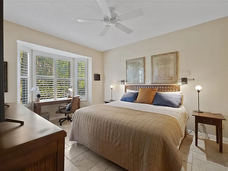 9611 Castle Point Dr #915 — Photo 15