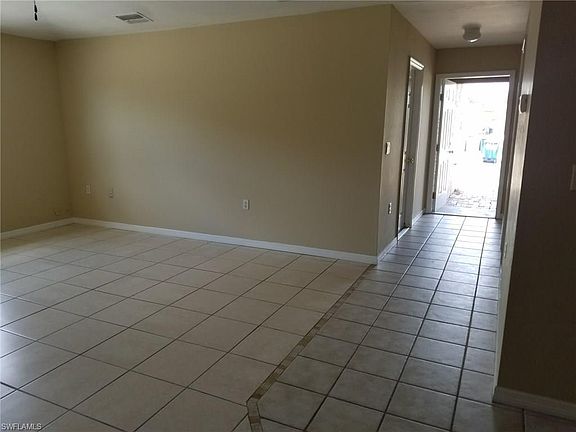 3rd image of 4421 26th St SW