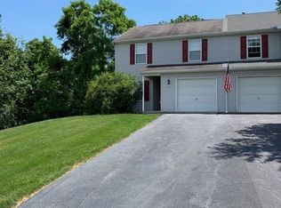 1015 Wooded Pond Dr, Harrisburg, PA 17111