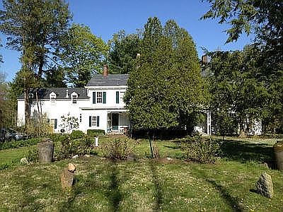 2nd image of 1410 Main St