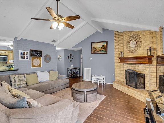 5th image of 21807 Meadowhill Dr