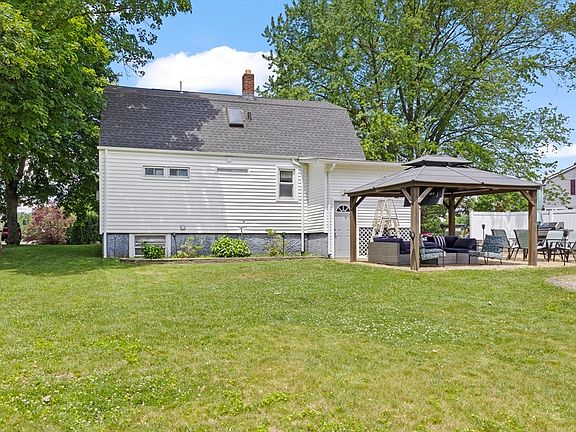 3rd image of 12 Newton Ave