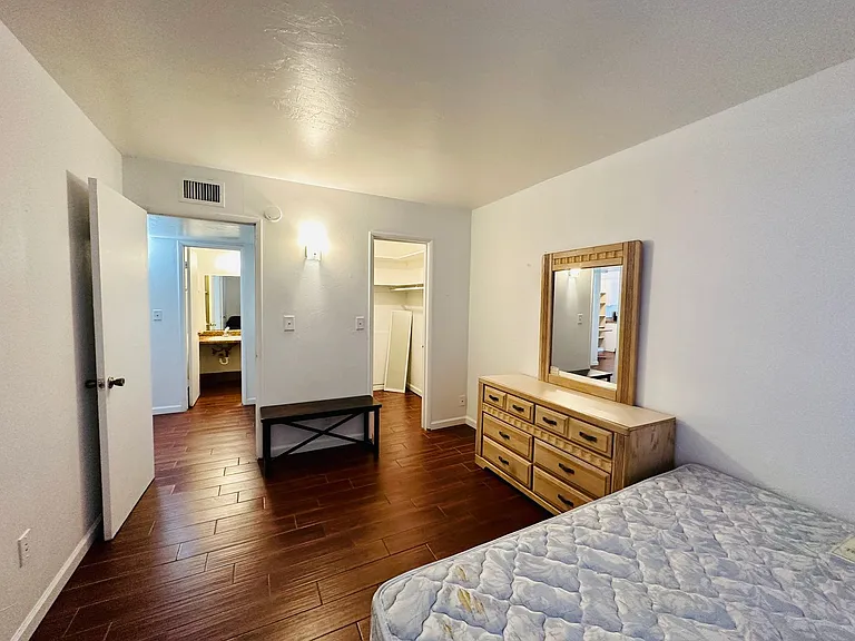 1 and 2 Bedrooms Great Location with Community Pool and Onsite Laundry! 1/2 of Mile from U of A — Photo 34