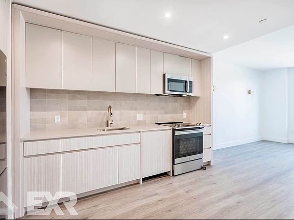 3rd image of 210 Clarkson Ave #524