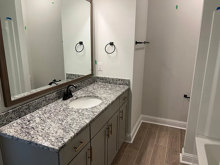 Bathroom in-betwee Bedroom #2 & #3