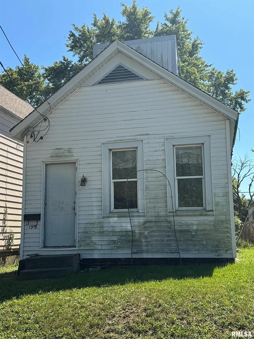 1912 W Garden St photo 1