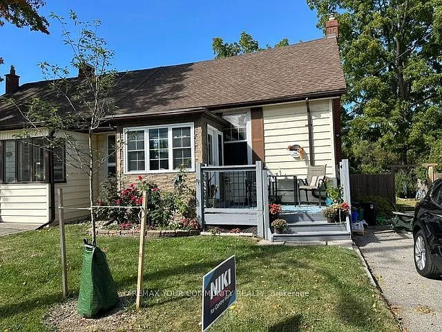 318 Mary St W