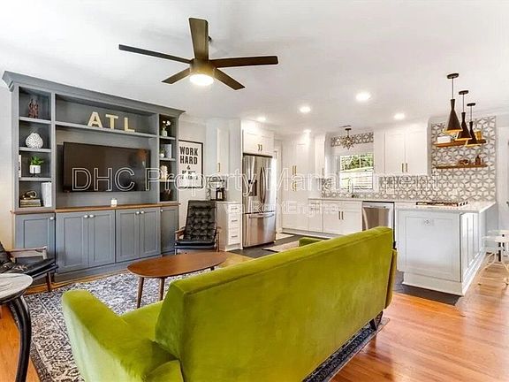 3rd image of 2968 Catalina Dr