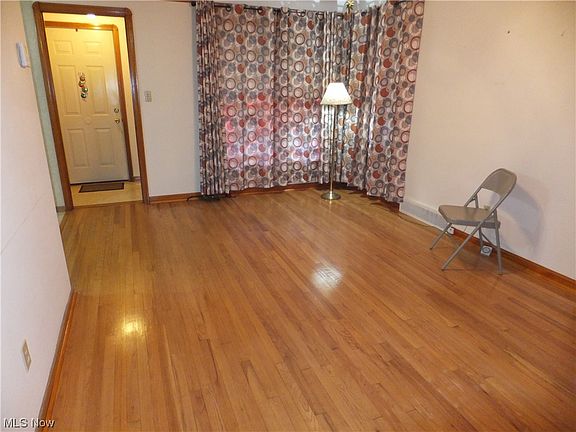 2nd image of 9208 Behrwald Ave