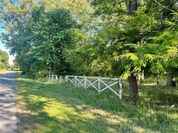 75 Stoney Robby Rd #20, Fulton, NY 13069