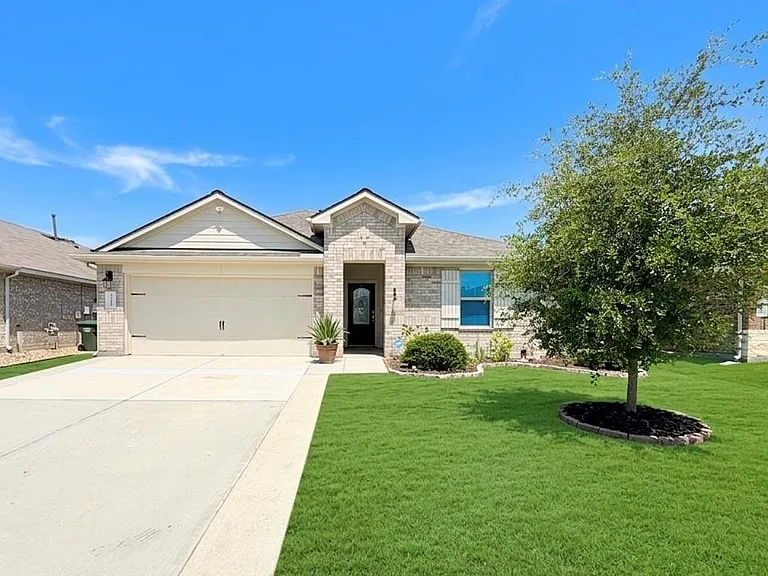 4311 Nervesa Dr — Photo 2