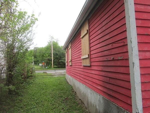 2nd image of 130 Howard St