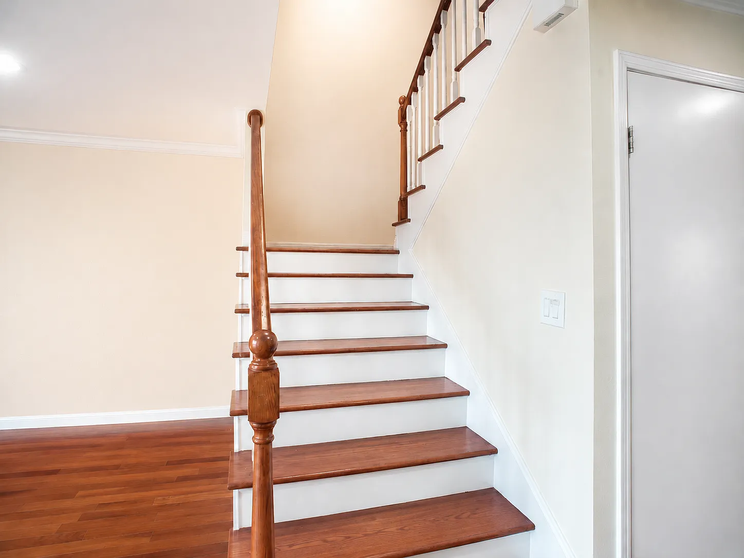 4 bed, 1903 sqft, $4,495 — Photo 4
