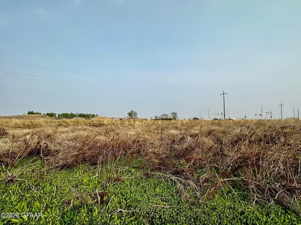 1784 16th St NE, Grand Forks, ND 58203