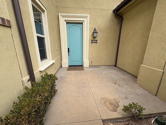 2nd image of 610 S Kroeger St