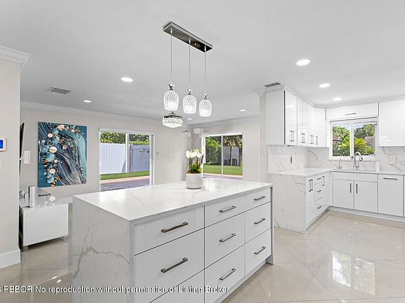 3rd image of 747 Avon Rd