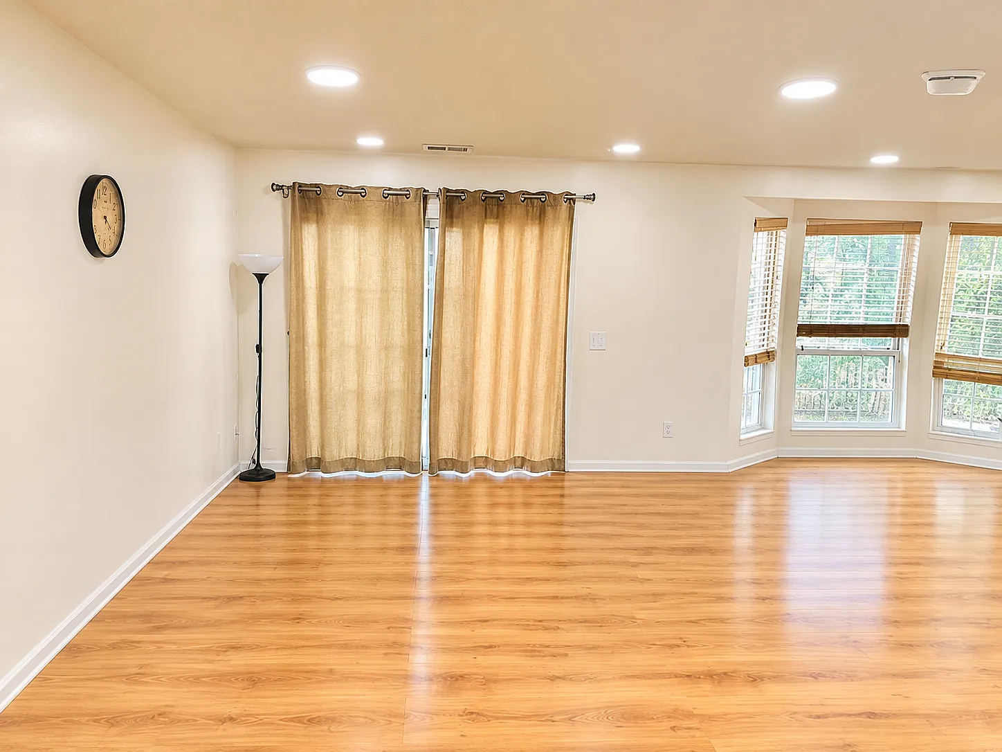 2 bed, 1.5 bath, 1276 sqft, $2,700 — Photo 4