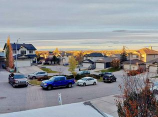 133 N Panamount Ct NW, Calgary, AB T3K5S1