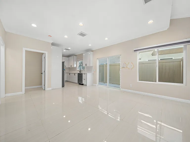342 Pasadena Ave #B — Photo 3