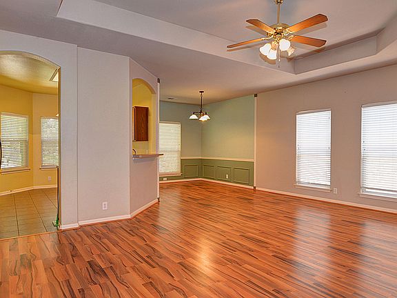 5th image of 7 Cove Creek Dr