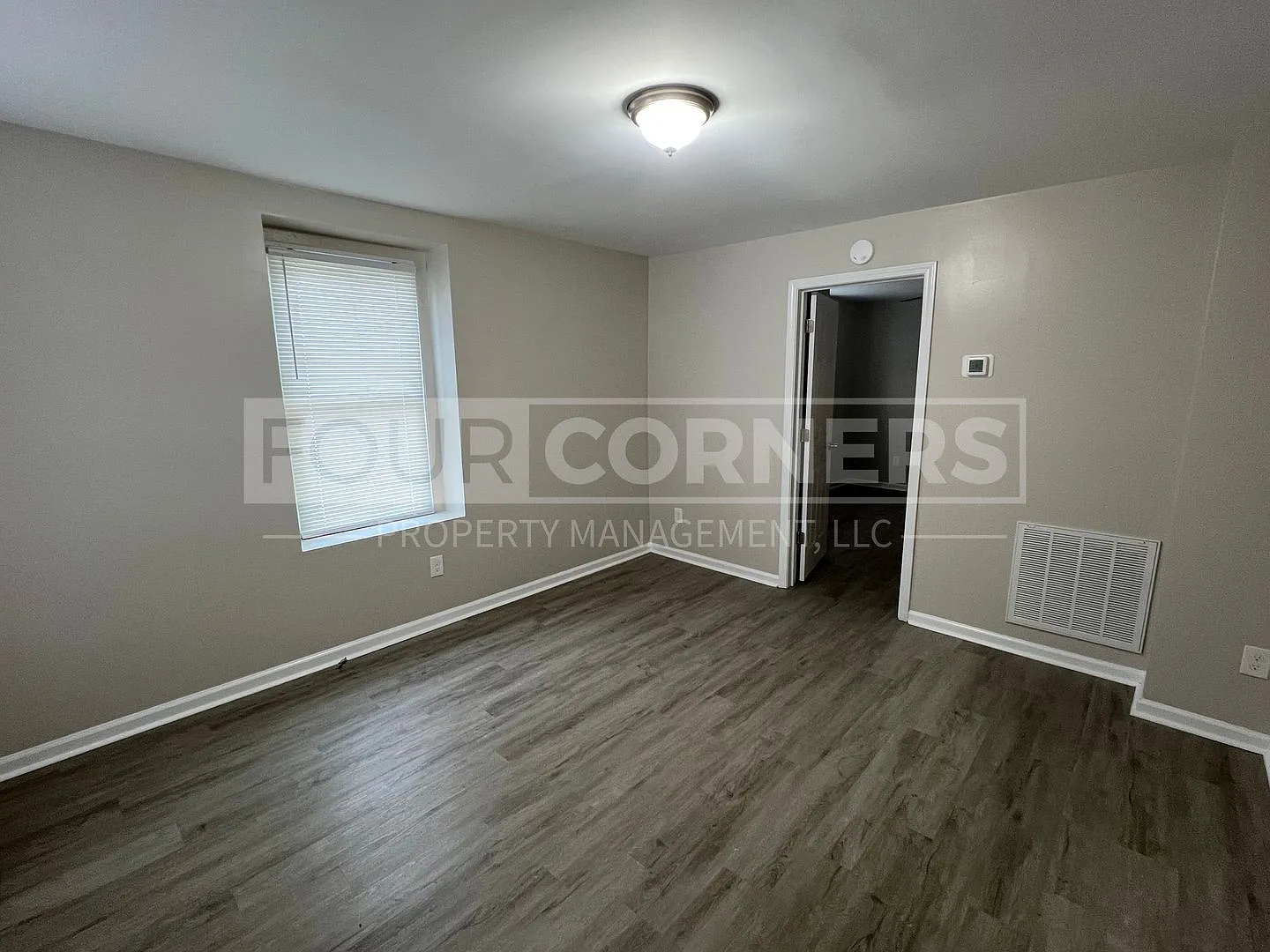 Beautiful 1 Bedroom 1 Bath Apartment — Photo 3