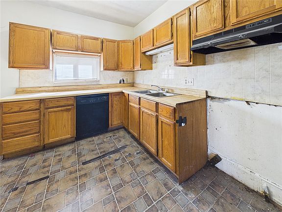 4th image of 626 Gray Ave