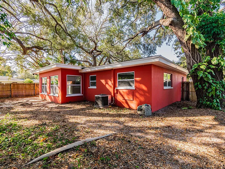 677 Oakwood Dr — Photo 32