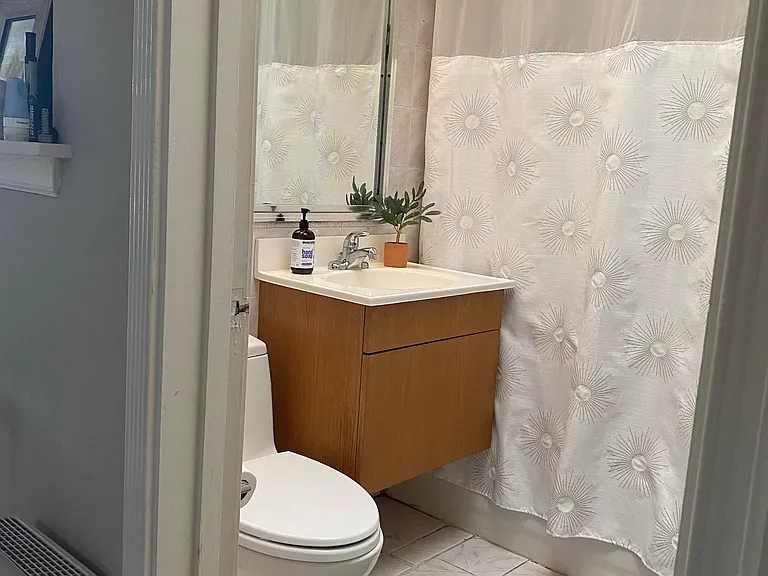 bathroom - with tub