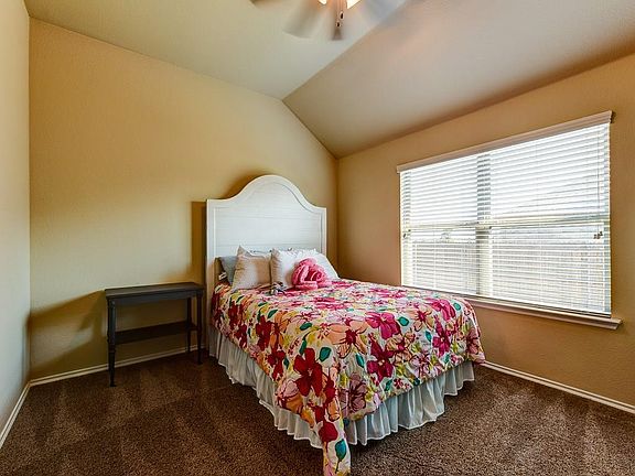5th image of 1309 Willard Ln