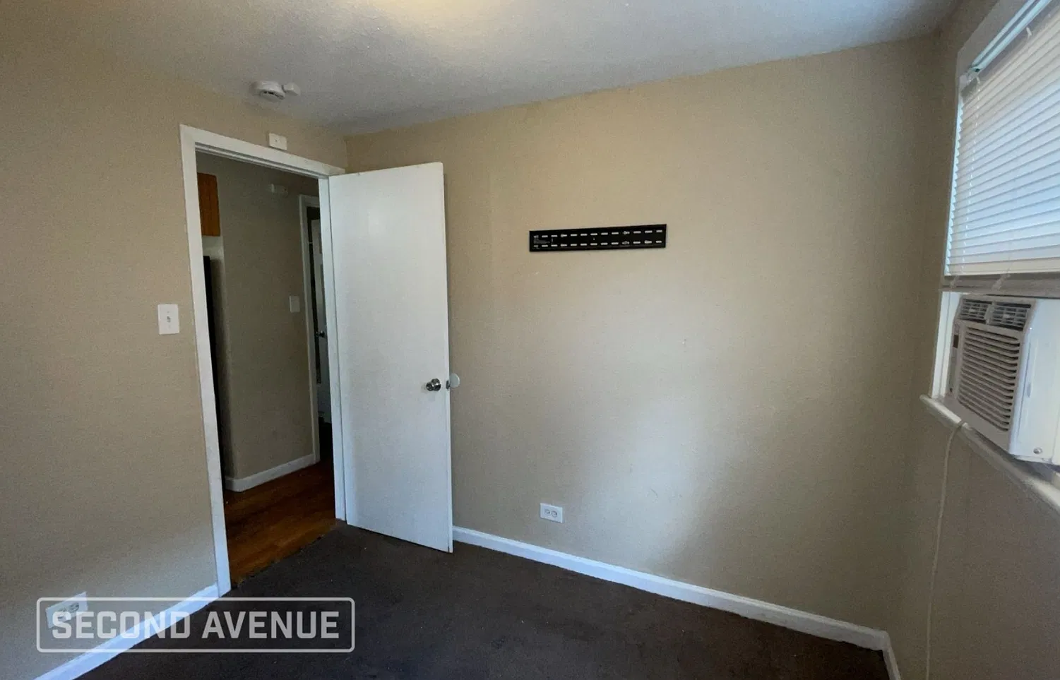 3 bed, 1.0 bath, 1200 sqft, $1,749 — Photo 4
