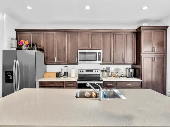 556 Sanderling Cir, Deerfield Beach, FL 33442
