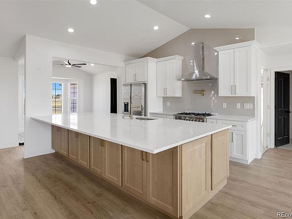 5th image of 731 Shoshone Street