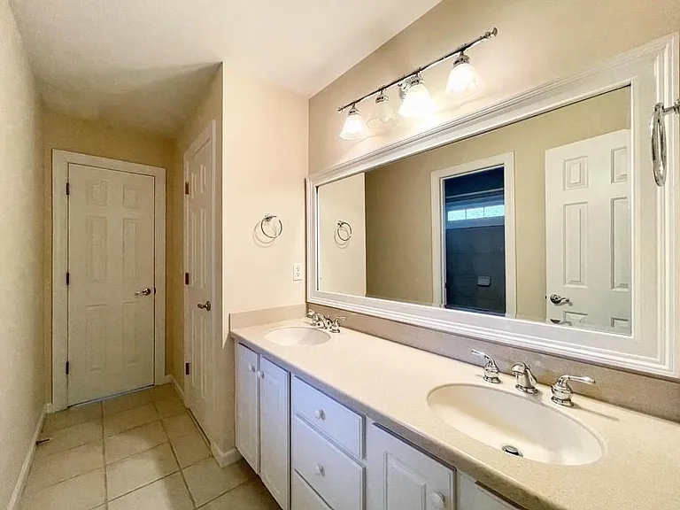 455 Wembley Cir — Photo 39