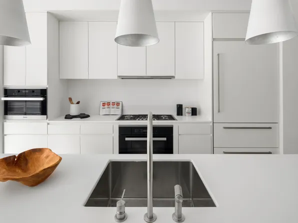 619 East 6th Street image 5 of 18