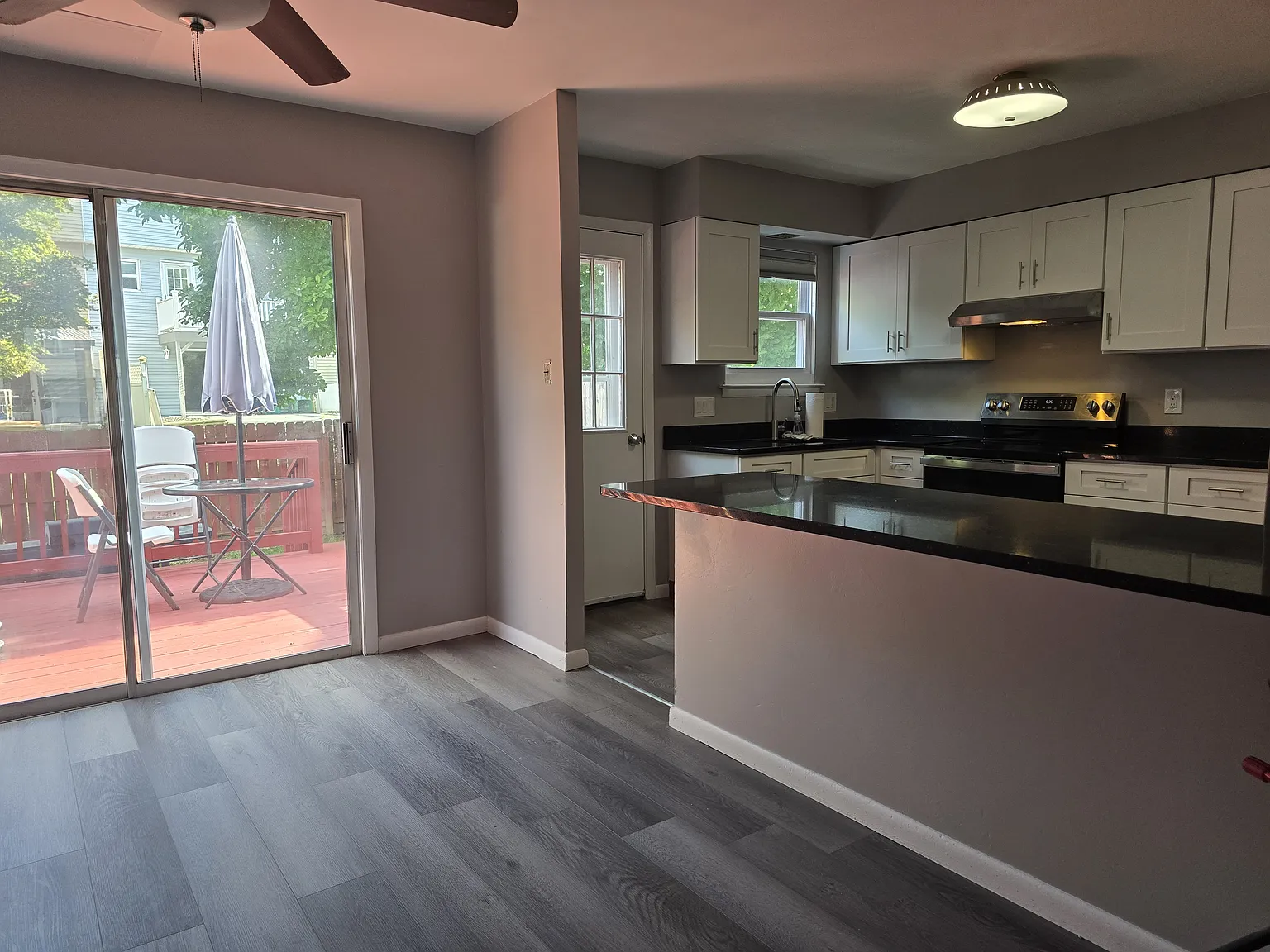3 bed, 1.5 bath, 1180 sqft, $2,350 — Photo 3
