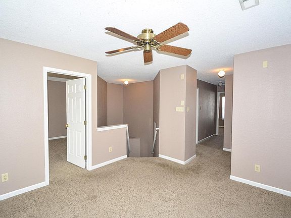 5th image of 4537 Connaught Dr E