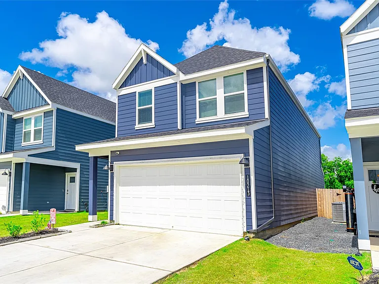 10213 Berkeley Springs Trl — Photo 1
