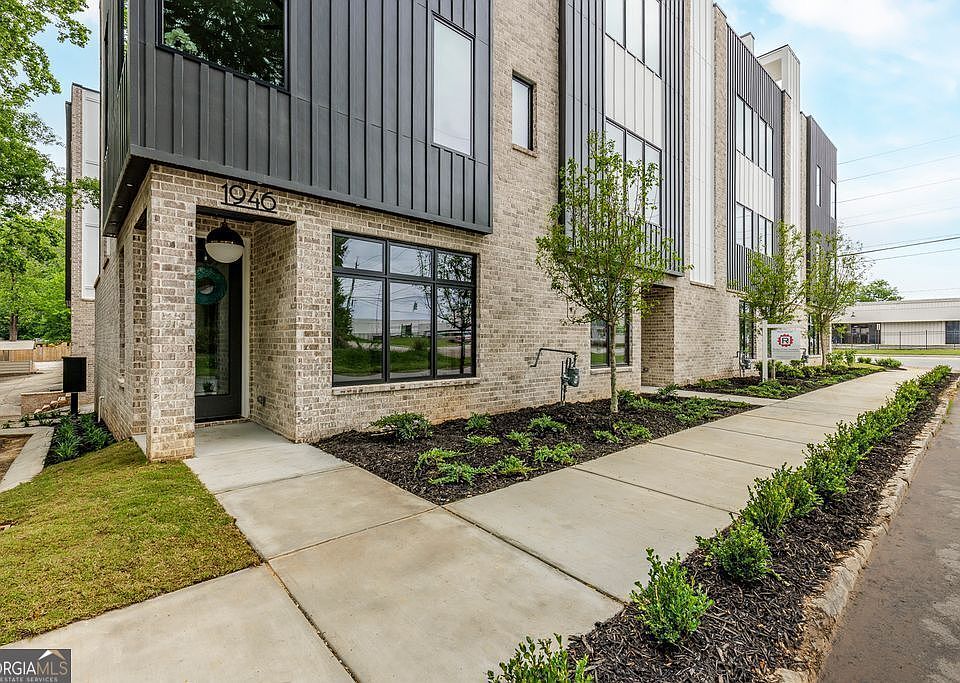 1st image of 1946 8th St #1