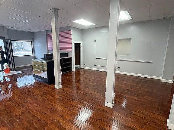 5th image of 1714 Indianapolis Blvd