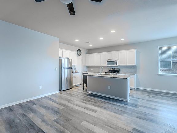 4th image of 225 Baum Dr