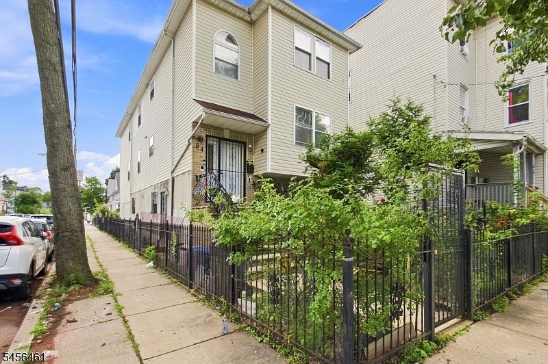 1st image of 64 Fabyan Pl #2